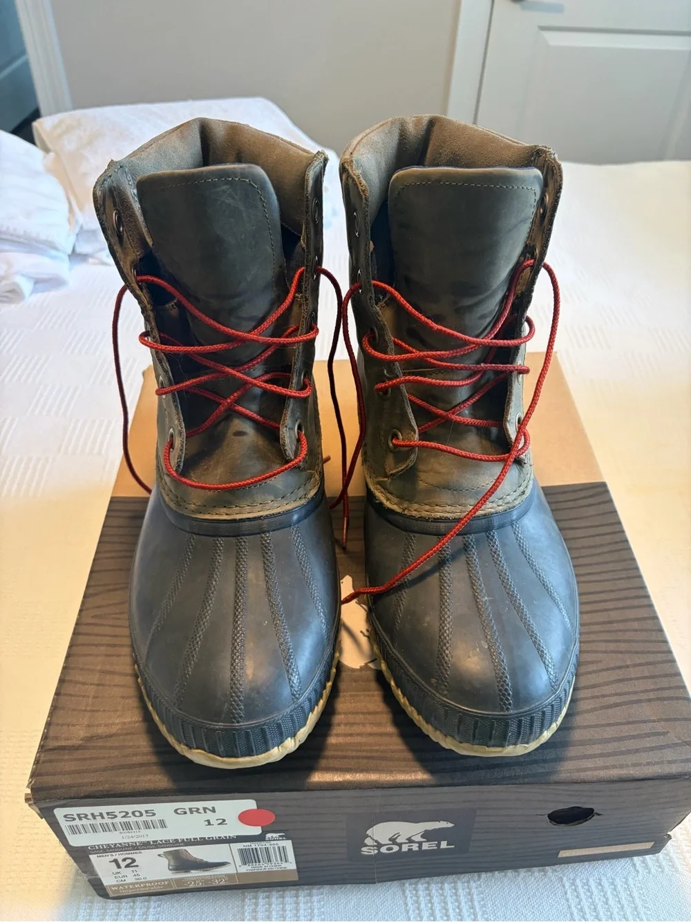 Sorel Cheyenne lace duck boots men’s 12